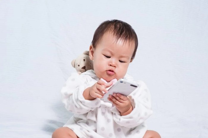 Perhatikan! Ini Dampak Gadget pada Anak di Masa Pandemi | Hello Sehat Bahaya Kognitif pada Anak Akibat Gadget Jadi Sorotan Nasional